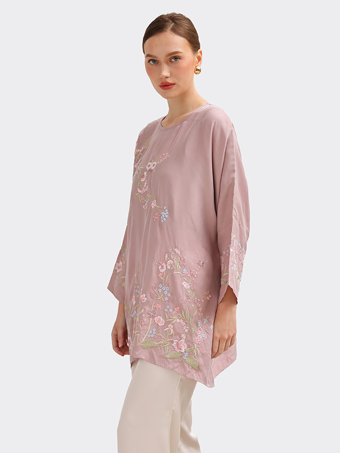 Swaranismara - Square Blouse in Pink