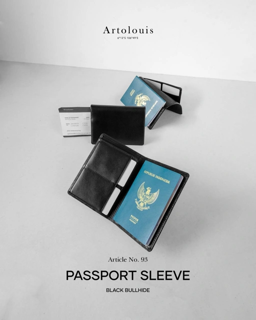 Artolouis Article No.93 - Passport Sleeve Black bullhide