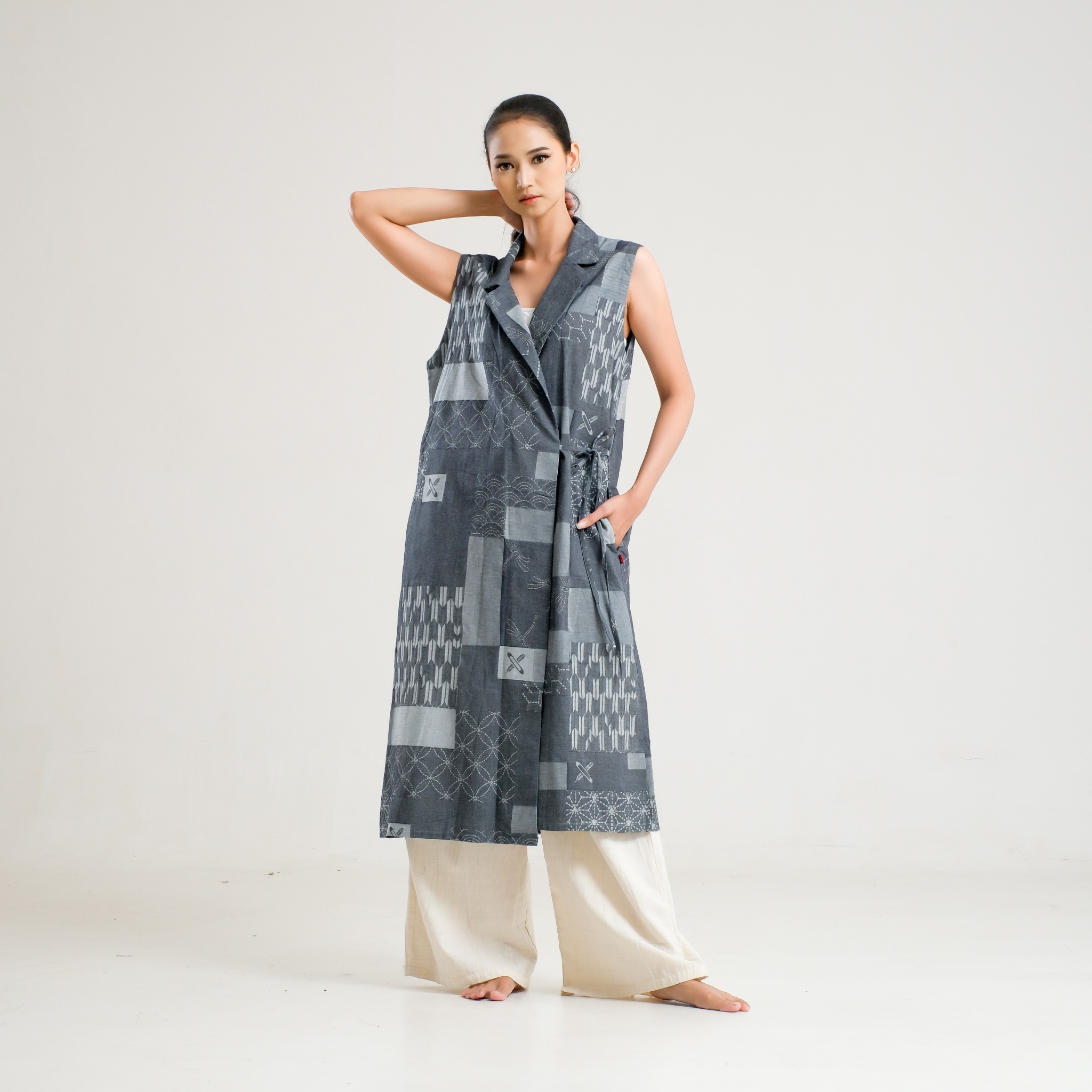 SAKA ASTA | VEST SLEEVELESS SASHIKO JACQUARD