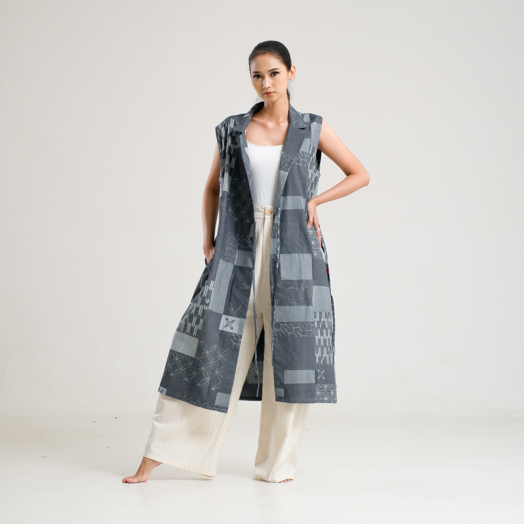 SAKA ASTA | VEST SLEEVELESS SASHIKO JACQUARD