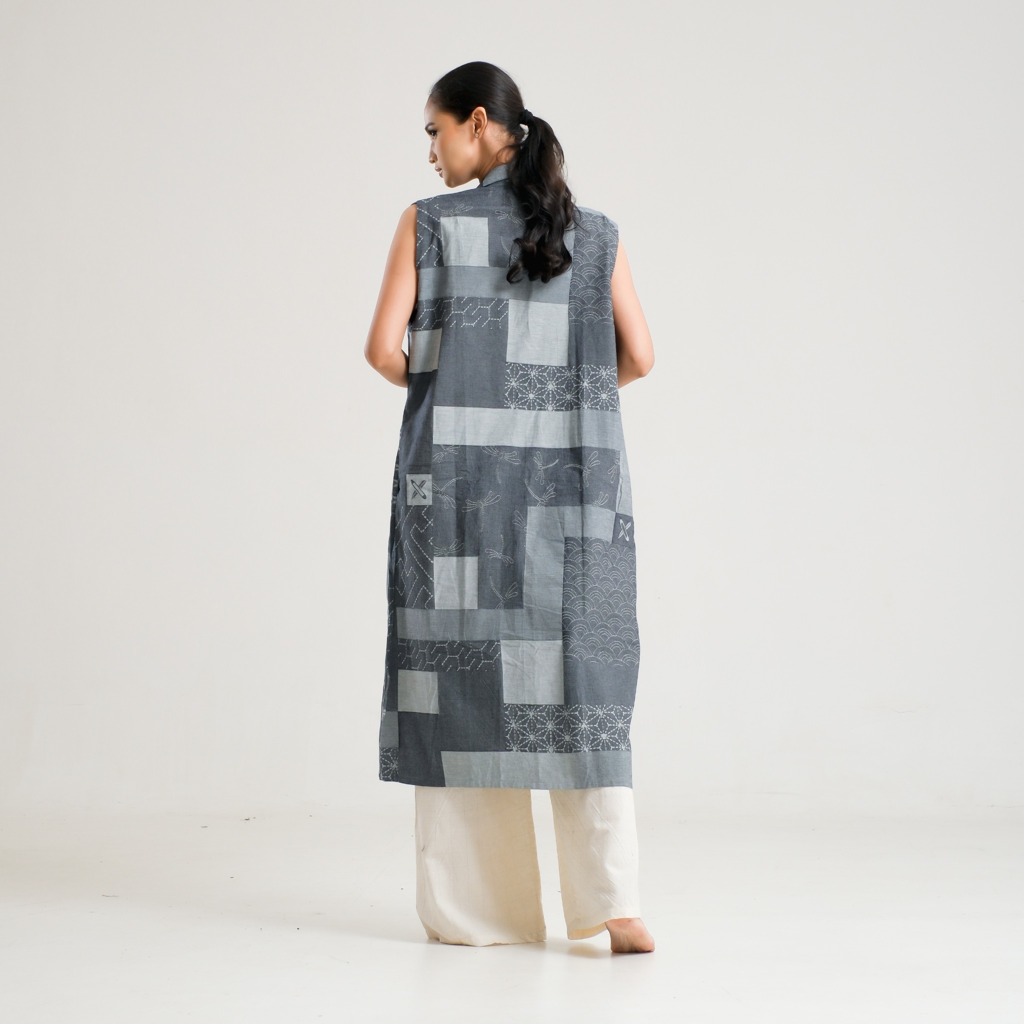 SAKA ASTA | VEST SLEEVELESS SASHIKO JACQUARD