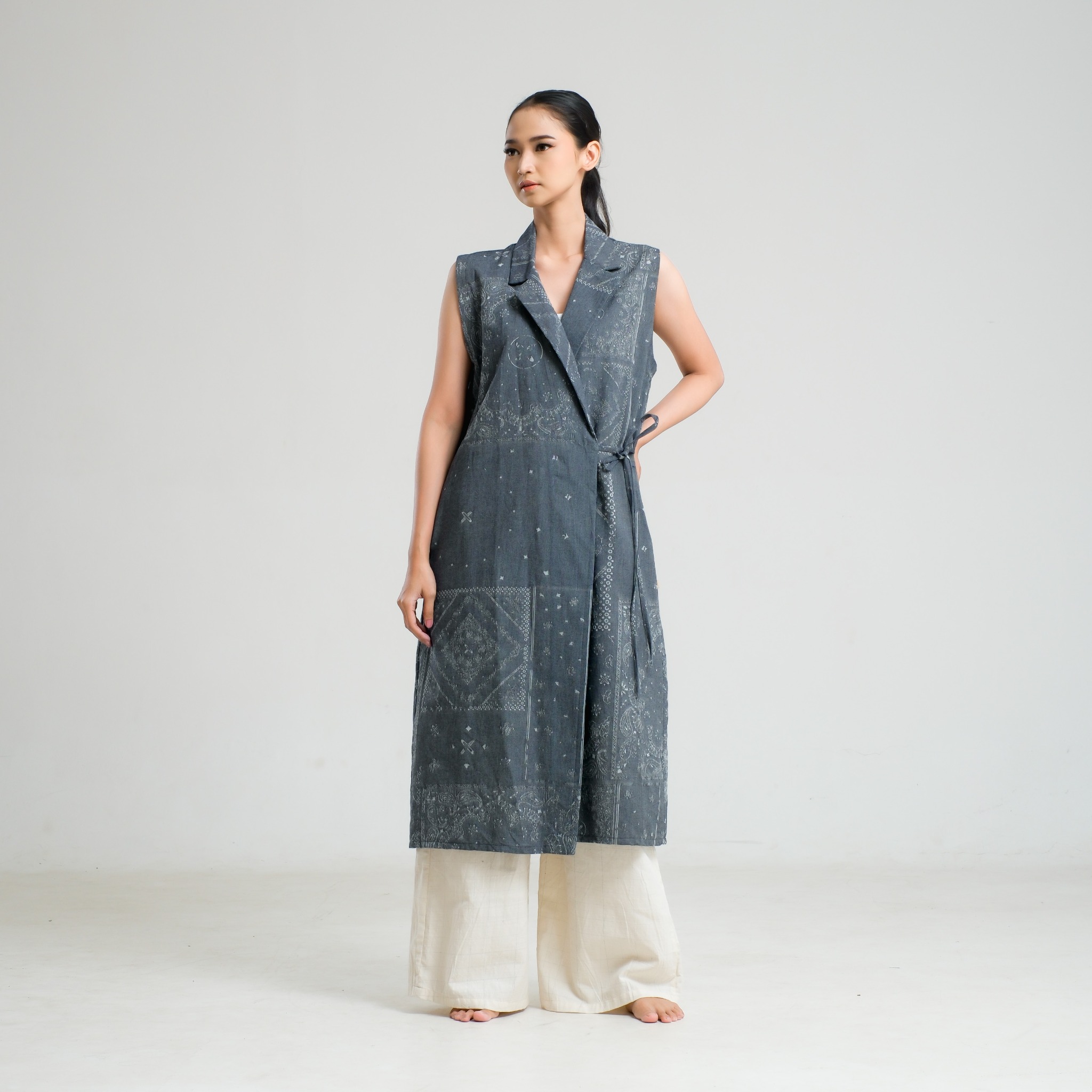 SAKA ASTA | VEST SLEEVELESS BANDANA JACQUARD