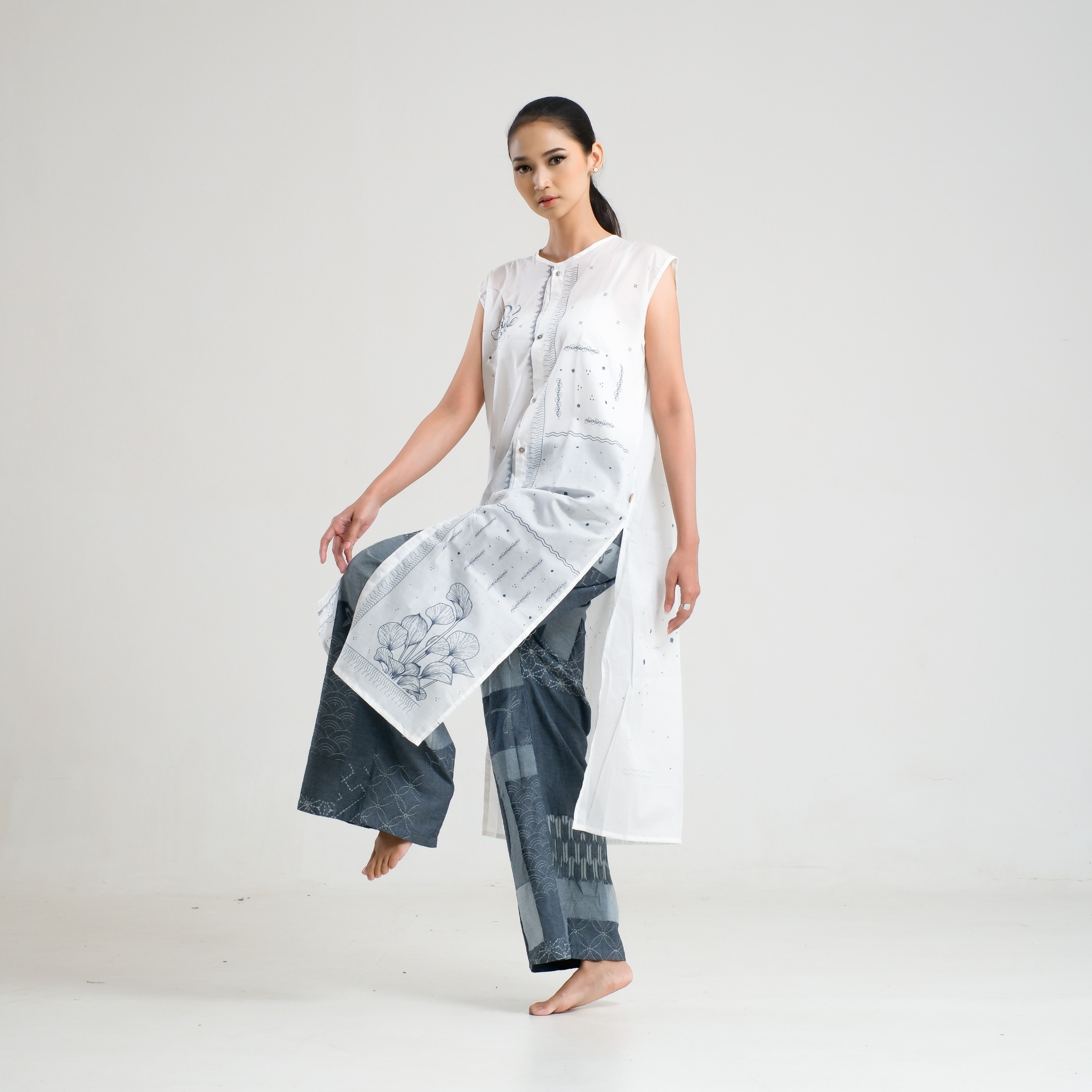 SAKA ASTA | TUNIC SLEEVELESS ENCENG KOMBINASI PUTIH