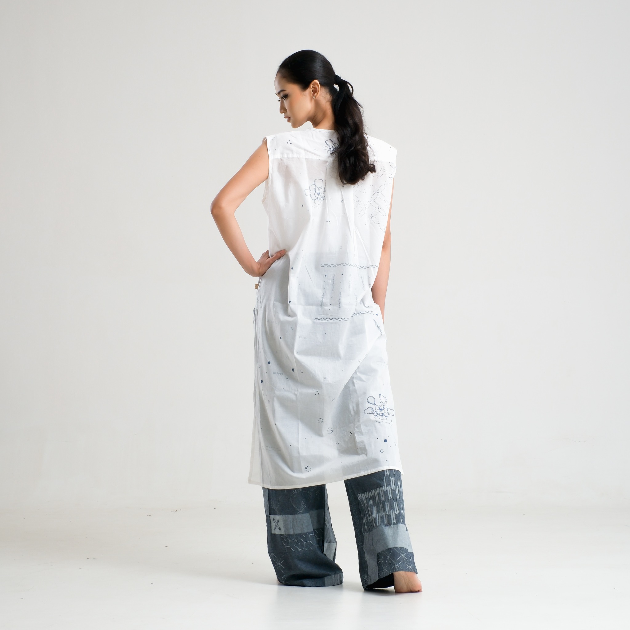 SAKA ASTA | TUNIC SLEEVELESS ENCENG KOMBINASI PUTIH