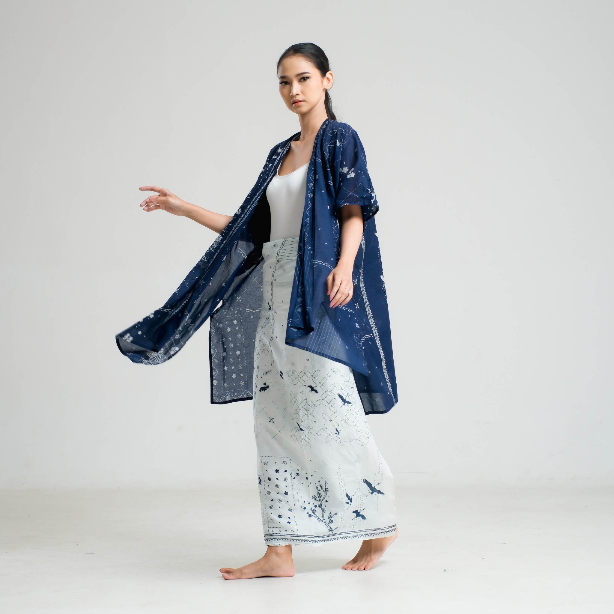 SAKAASTA | OUTER SAKURA CRANE INDIGO