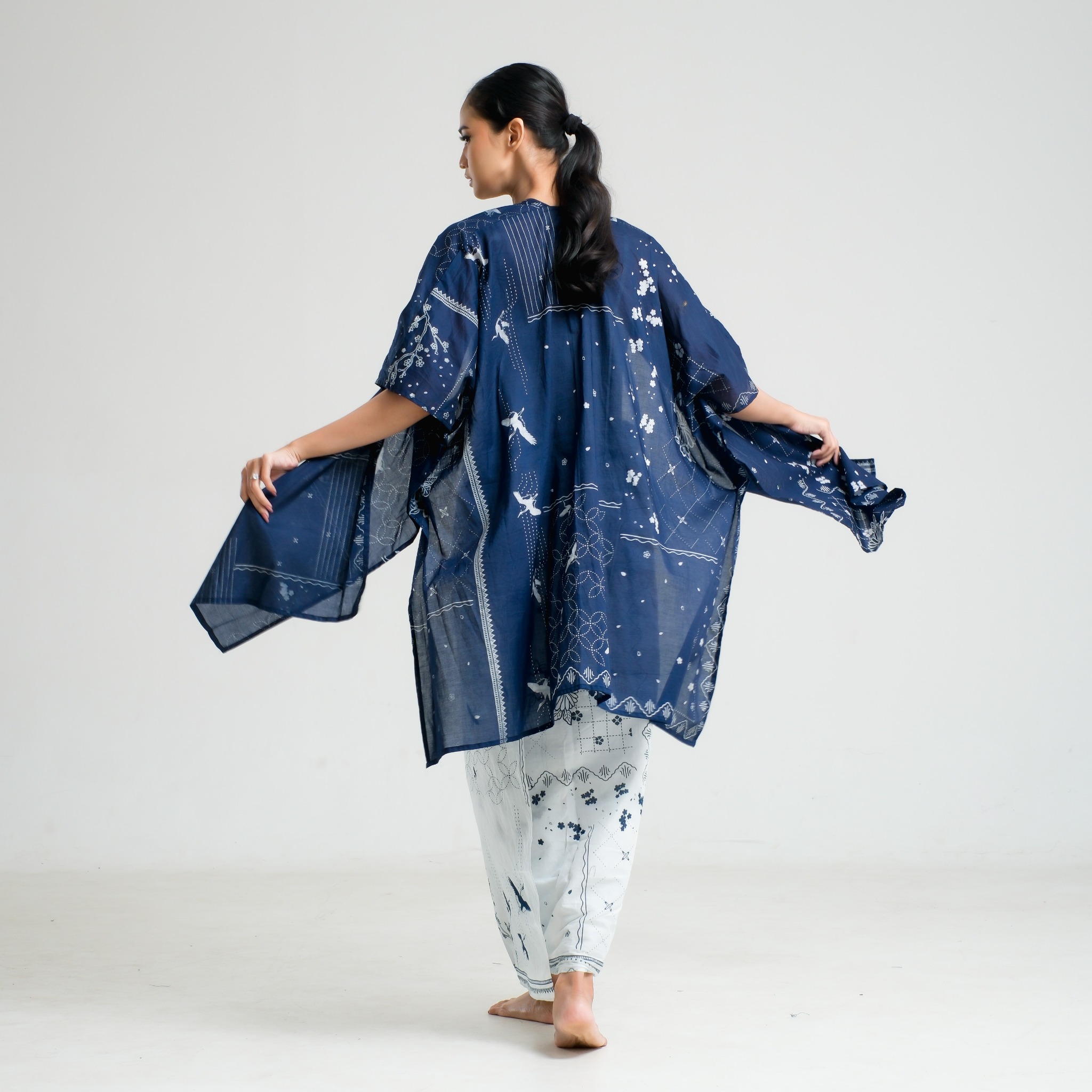 SAKAASTA | OUTER SAKURA CRANE INDIGO
