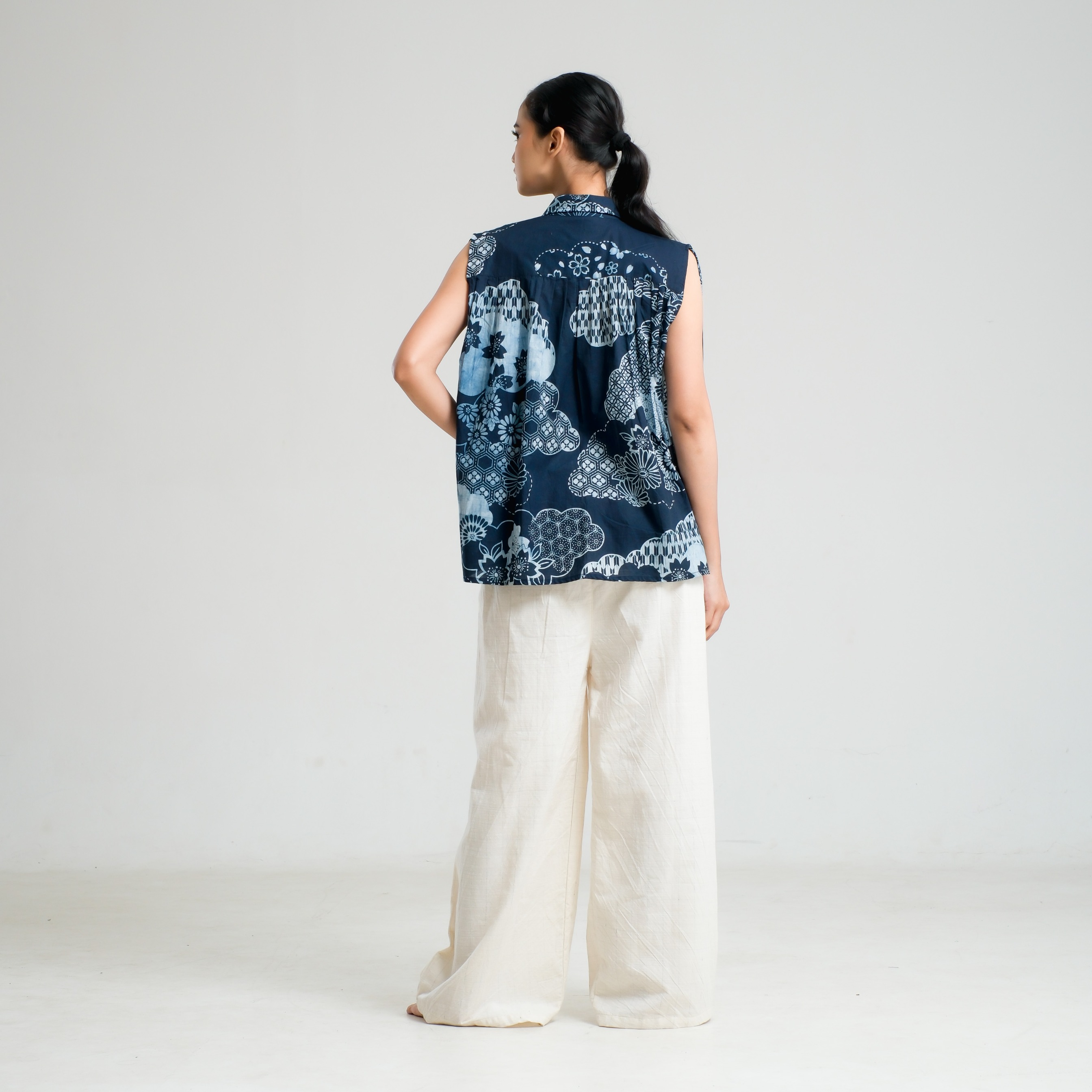 SAKAASTA | SLEEVELESS RUANG LANGIT INDIGO