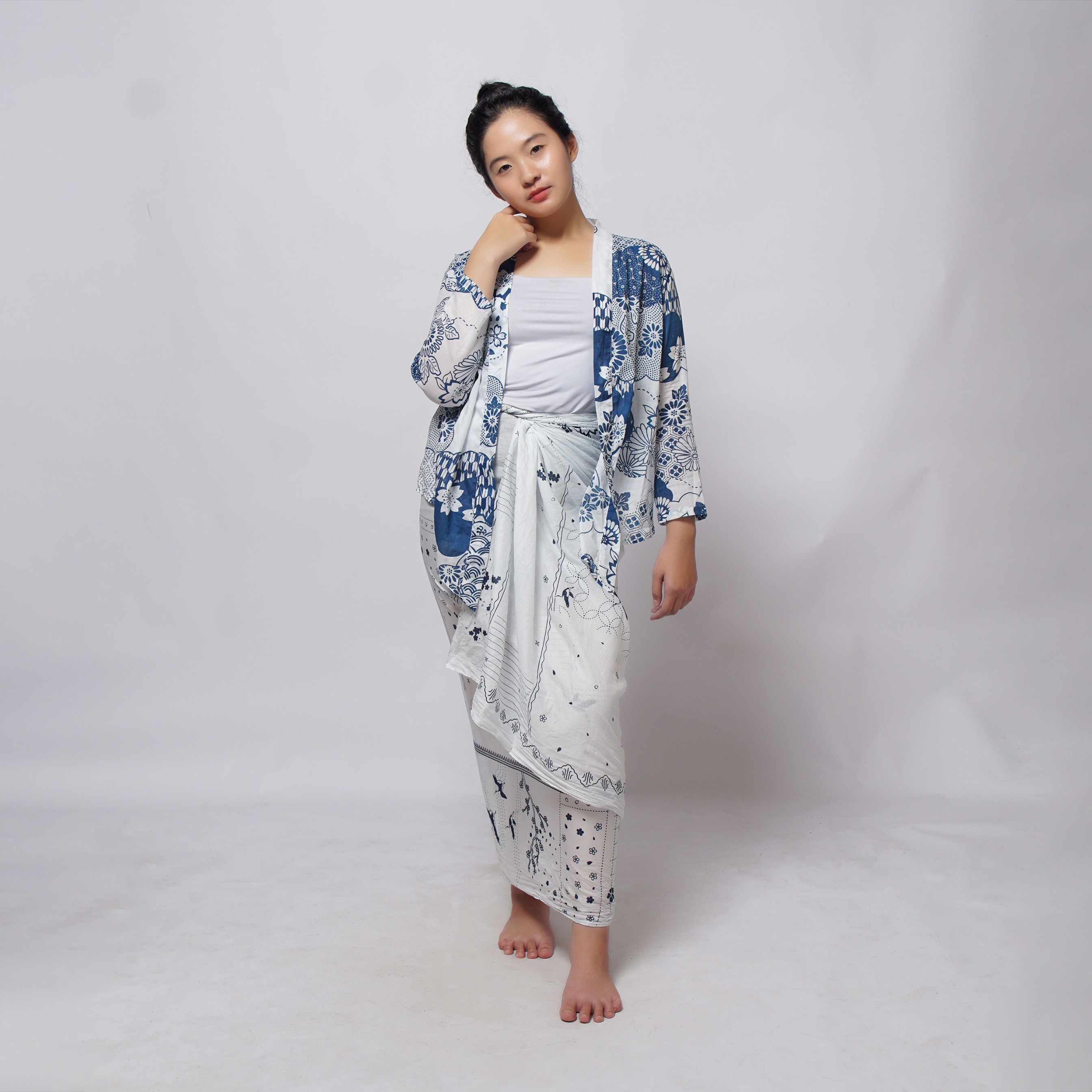 Ruang Langit Putih Kimono Outer | Saka Asta