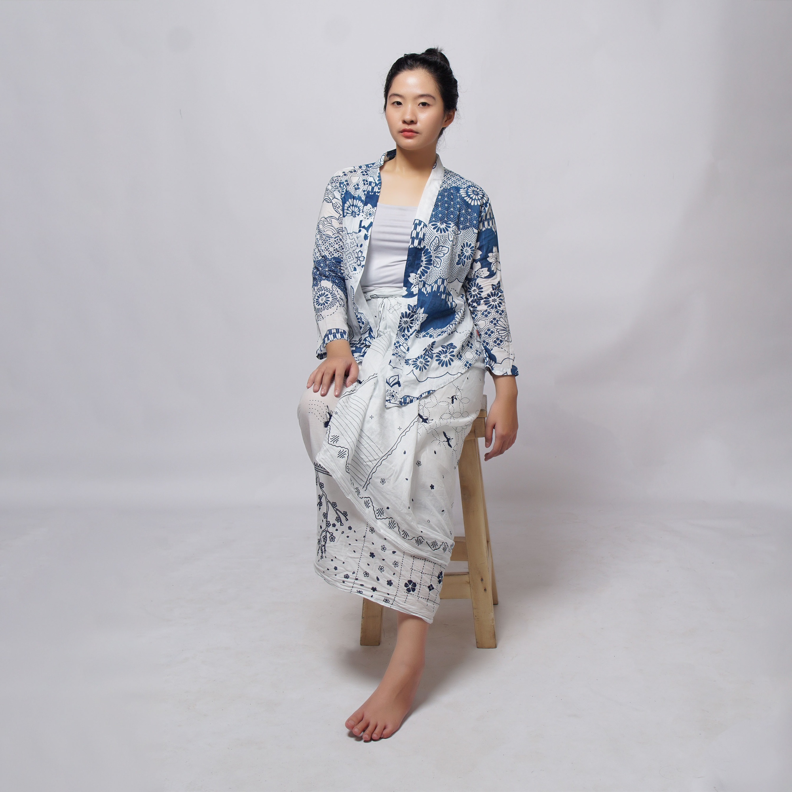Ruang Langit Putih Kimono Outer | Saka Asta
