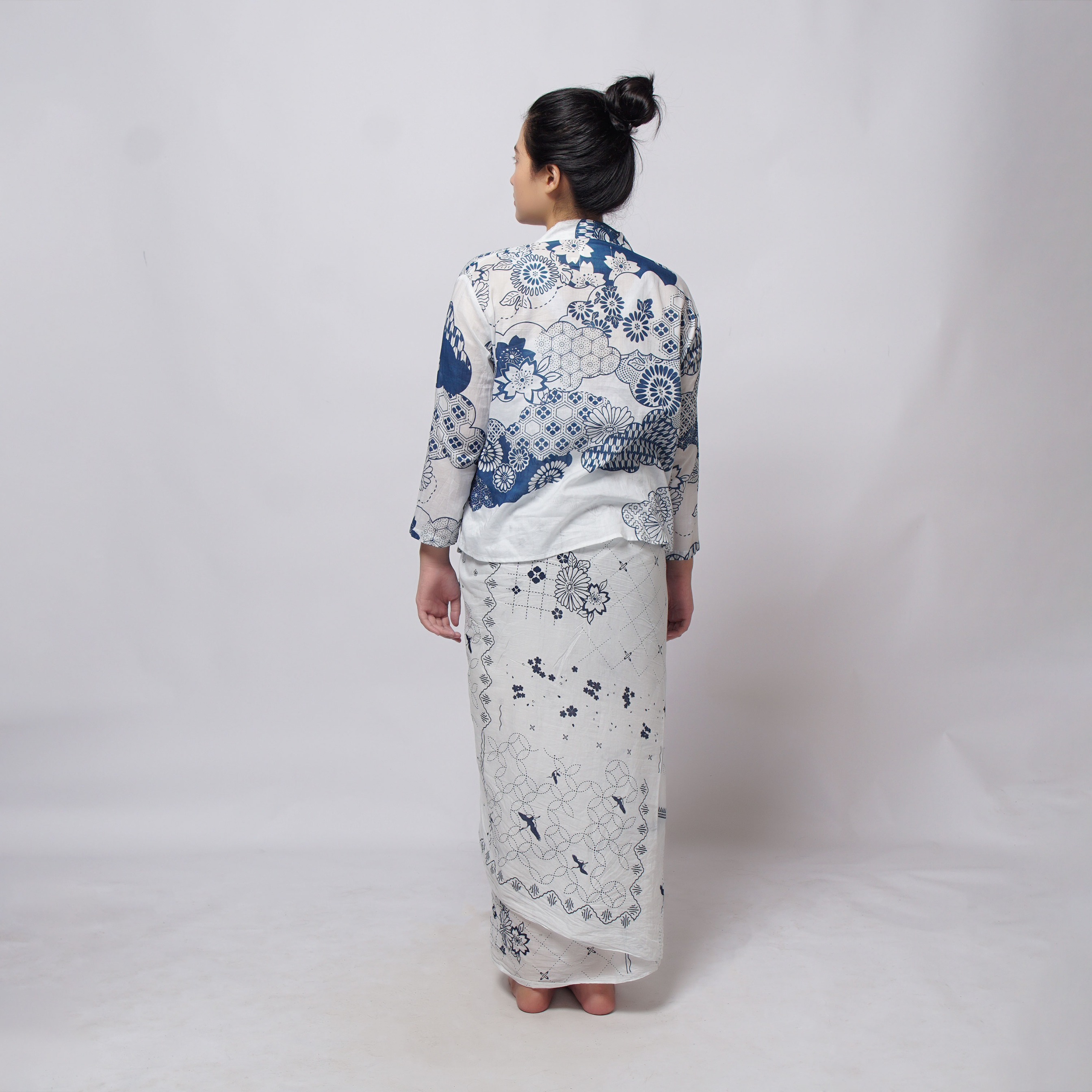 Ruang Langit Putih Kimono Outer | Saka Asta