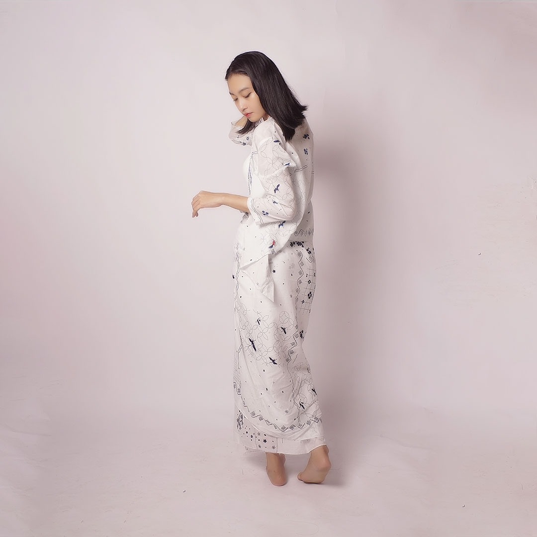 Crane Sakura Putih Kimono Outer | Saka Asta