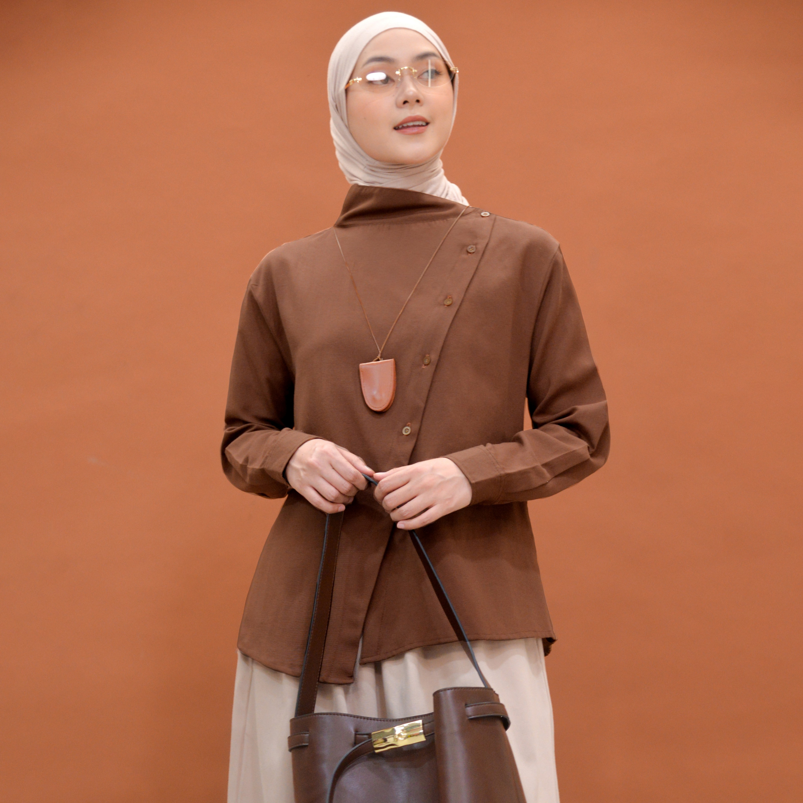 Amara Top Brownie