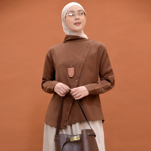 Amara Top Brownie