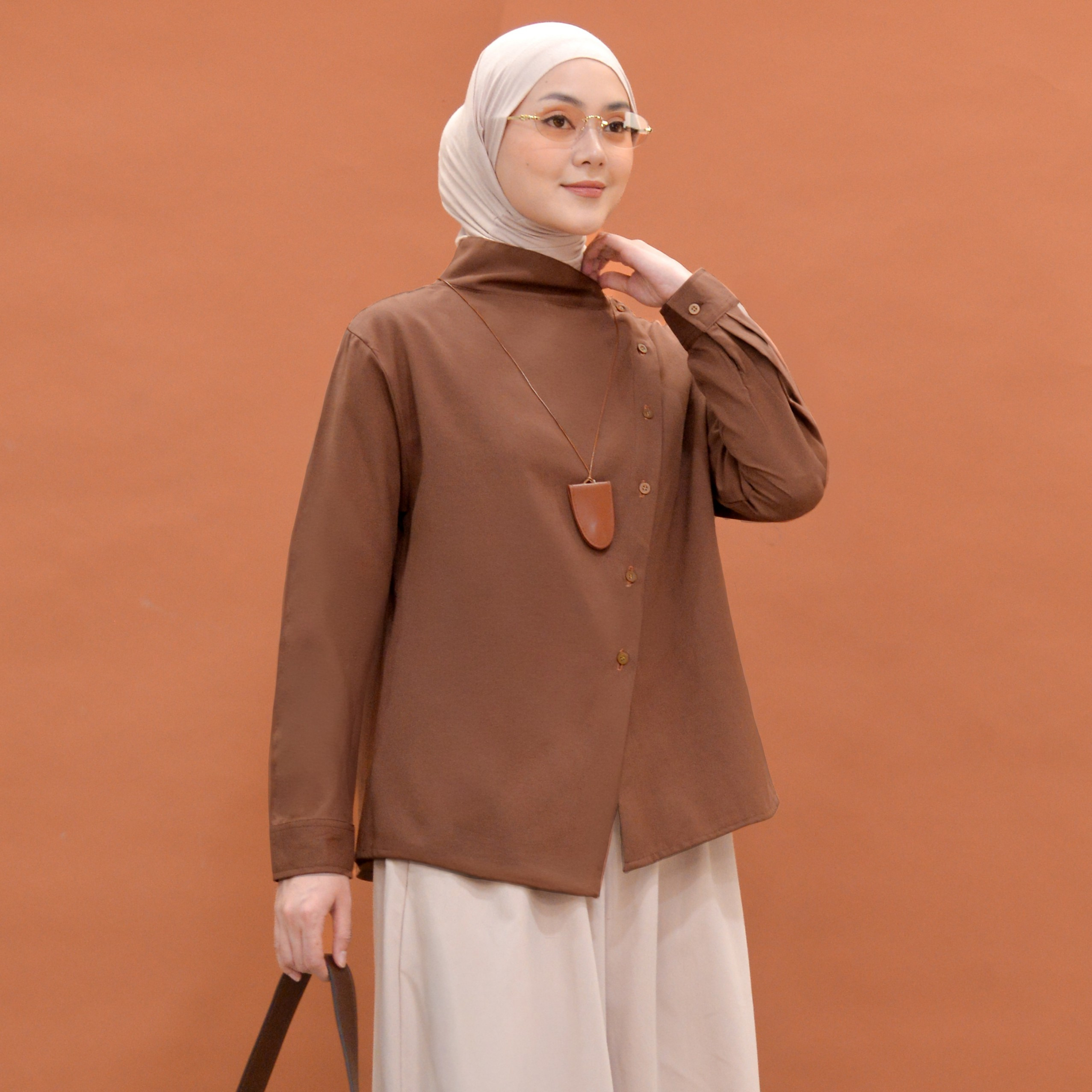 Amara Top Brownie