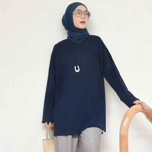 Image of Cia Loose Top Navy
