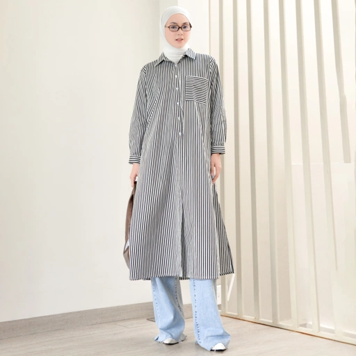 Image of Naoki Slit Shirt DeepBlack