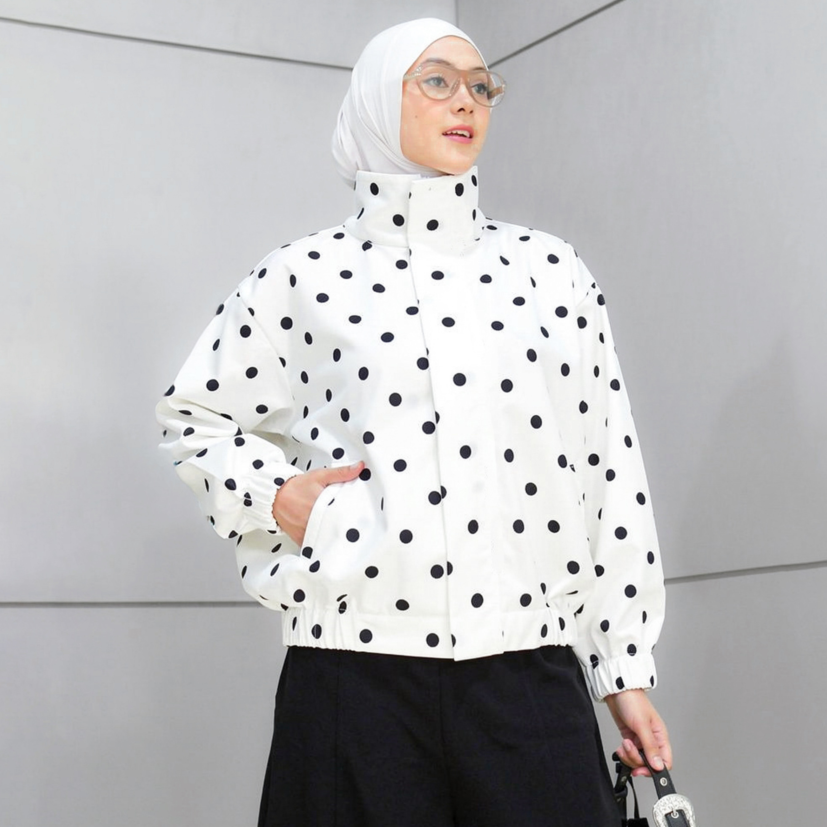 Polka Outer WhitePolka