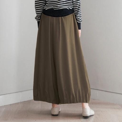 Image of Wavy Pants Carafe