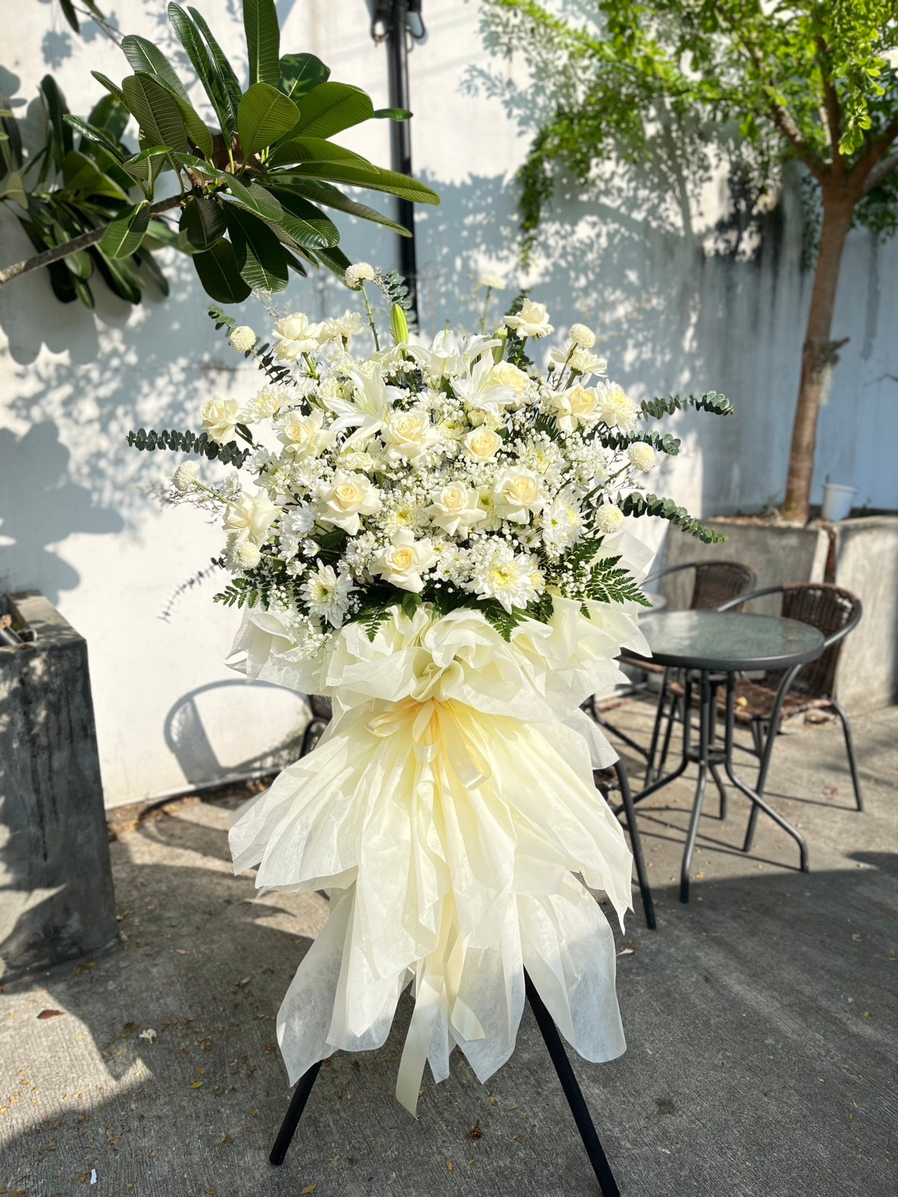 Lucya Standing Flower