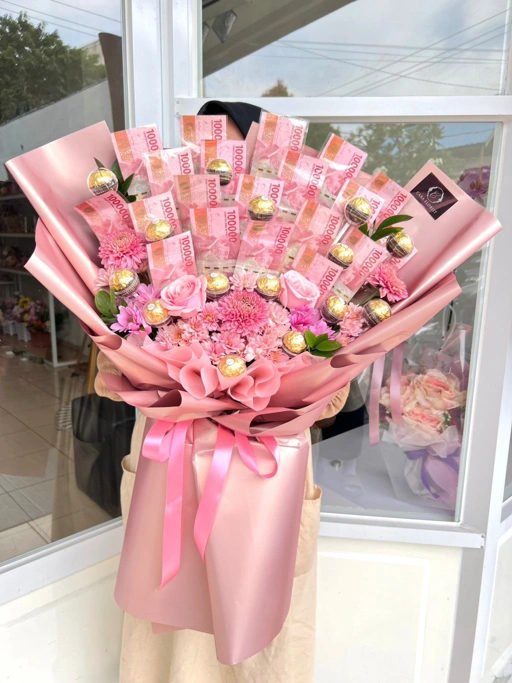Image of Rizmel Money Bouquet with Chocolate