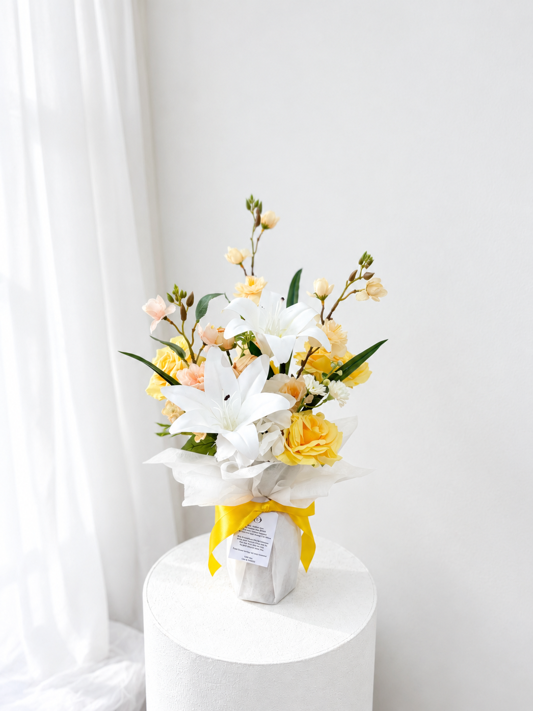 Loula Artificial Flower Vase