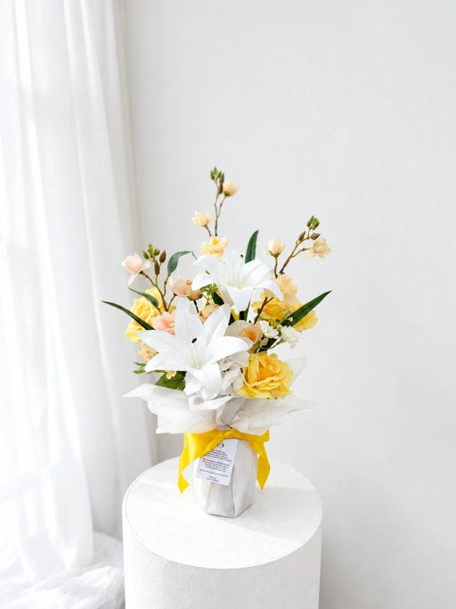 Loula Artificial Flower Vase