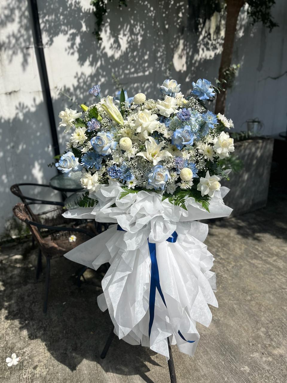 Lucya Standing Flower