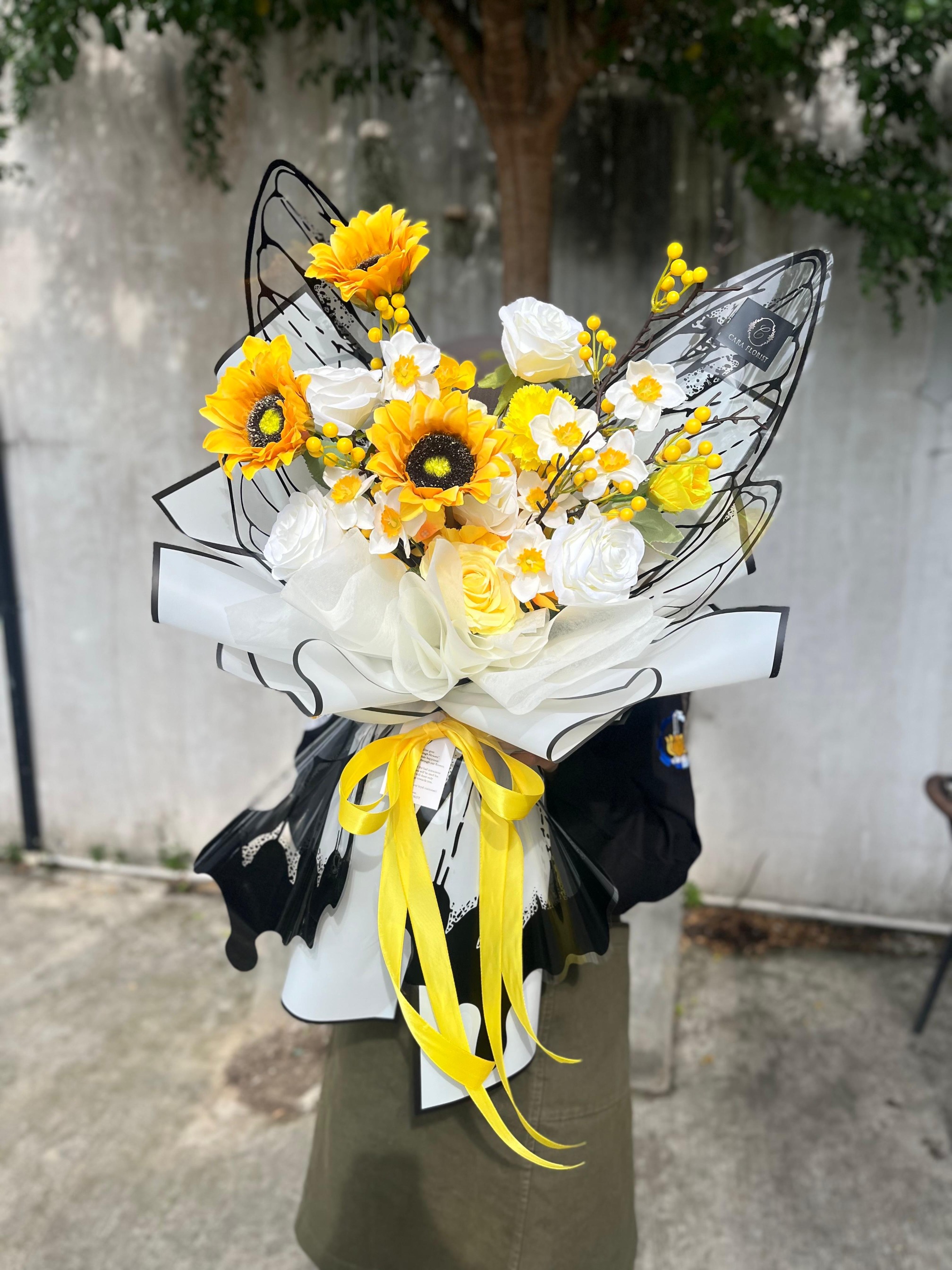 Mariposa Artificial Bouquet