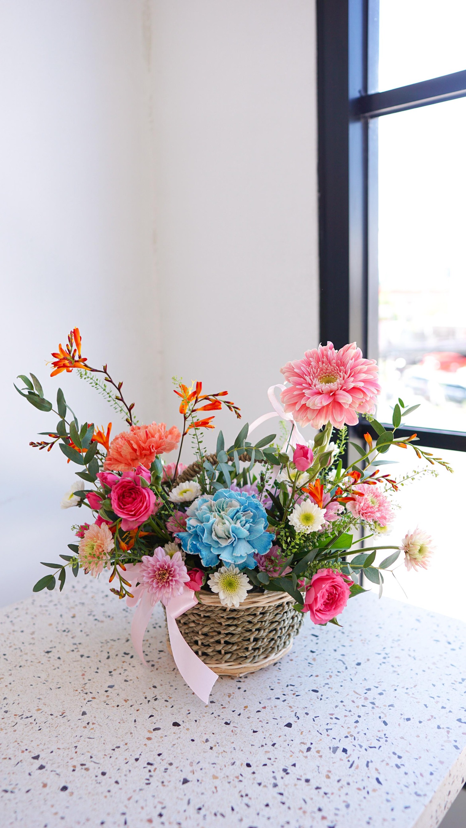Laras Flowers Basket