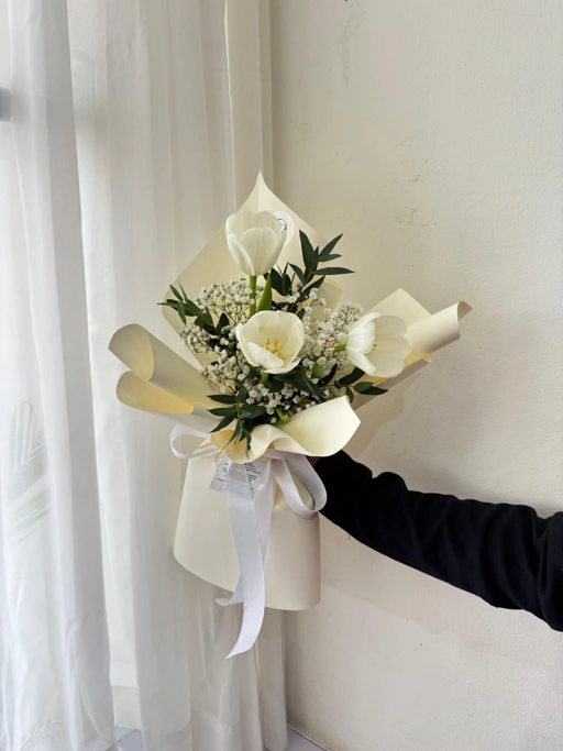 Tyra Tulip Bouquet
