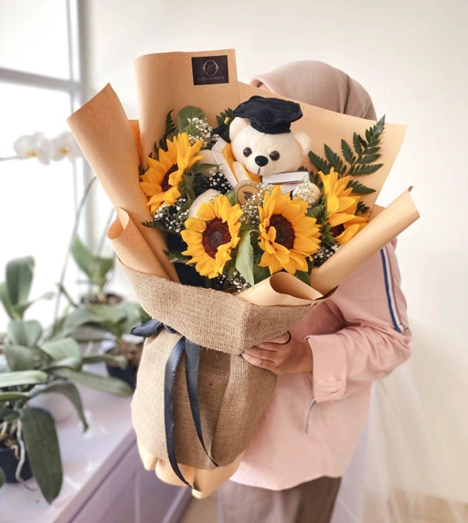 Image of Sunnies Graduation Bear