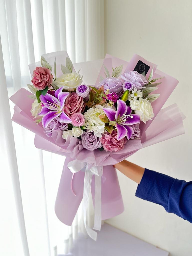 Monia Artificial Bouquet