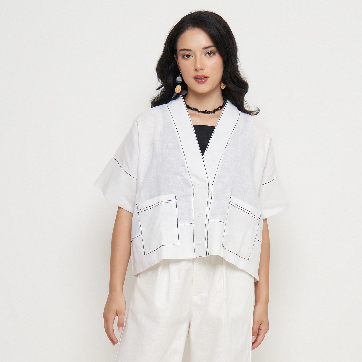 LINEN BLACK STITCH TOP