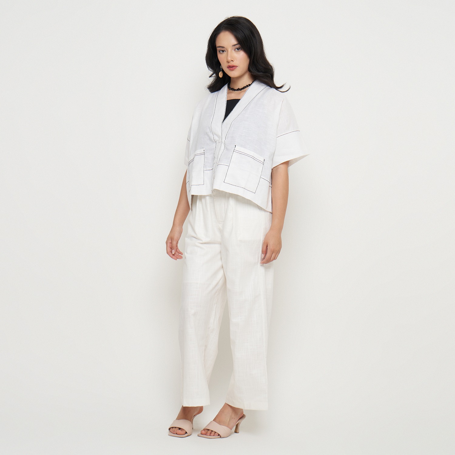 LINEN BLACK STITCH TOP