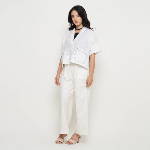 LINEN BLACK STITCH TOP