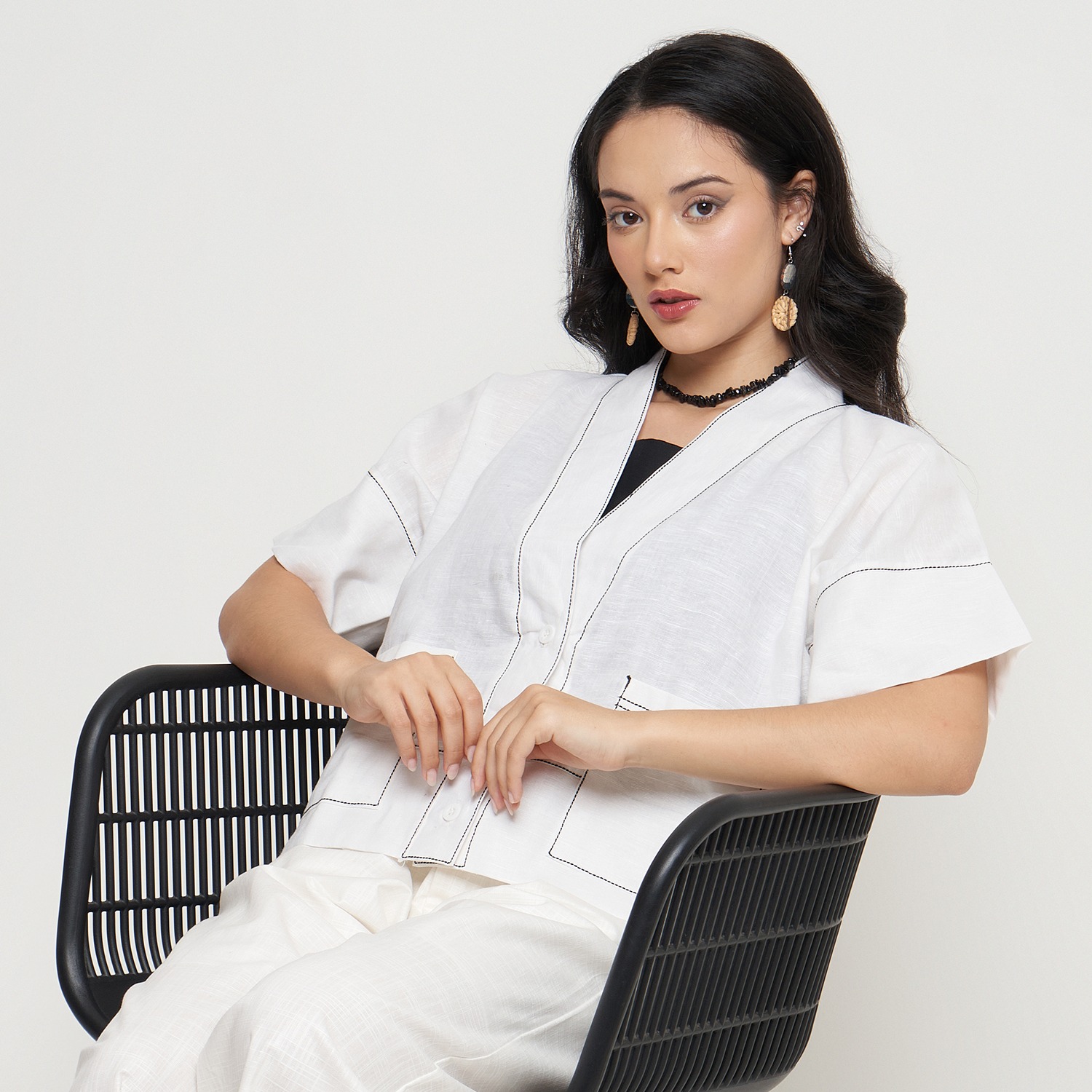 LINEN BLACK STITCH TOP