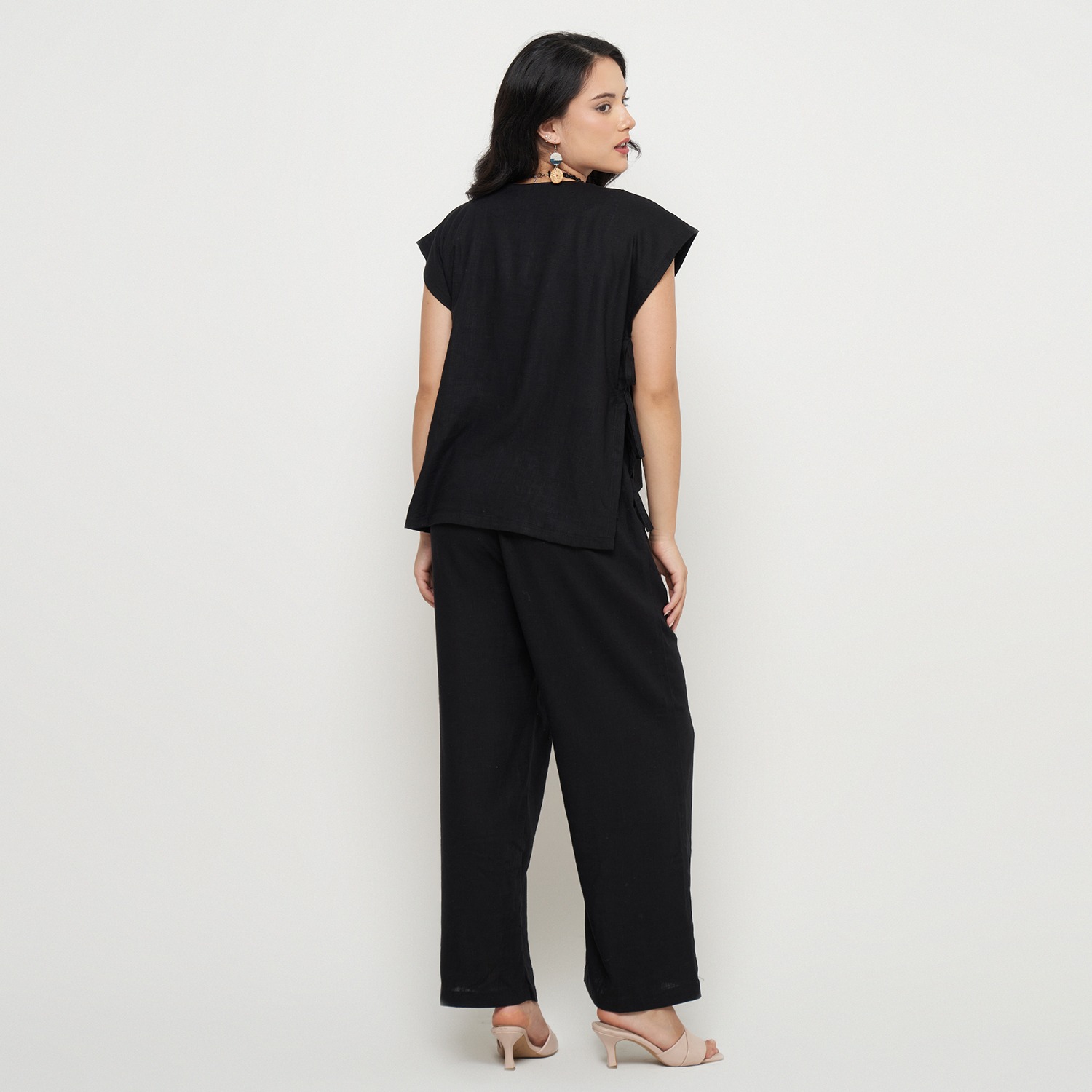 KEBAYA LINEN IKAT HITAM
