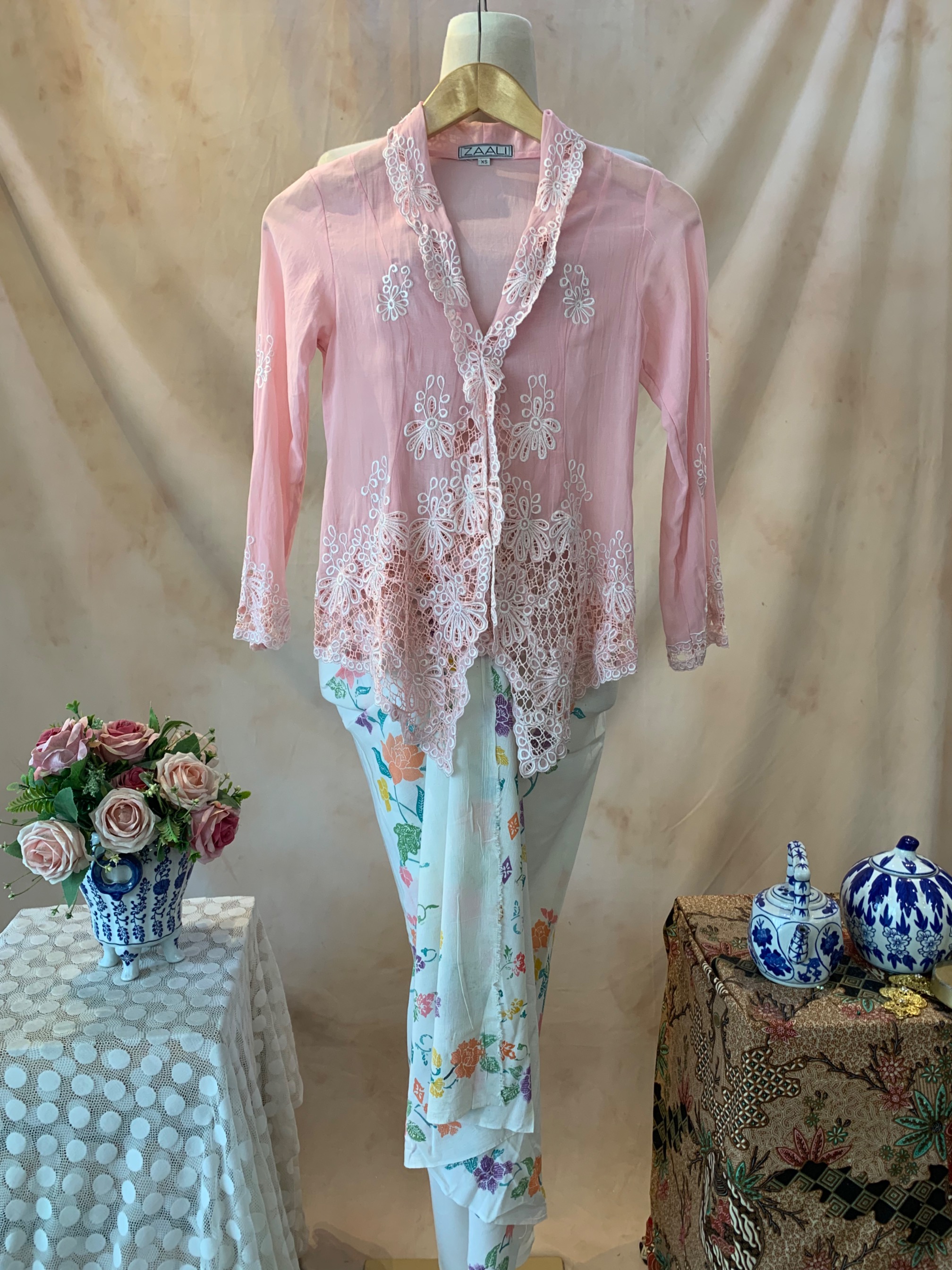 ZAALI - Kebaya Seruni Two Tone Embroidery