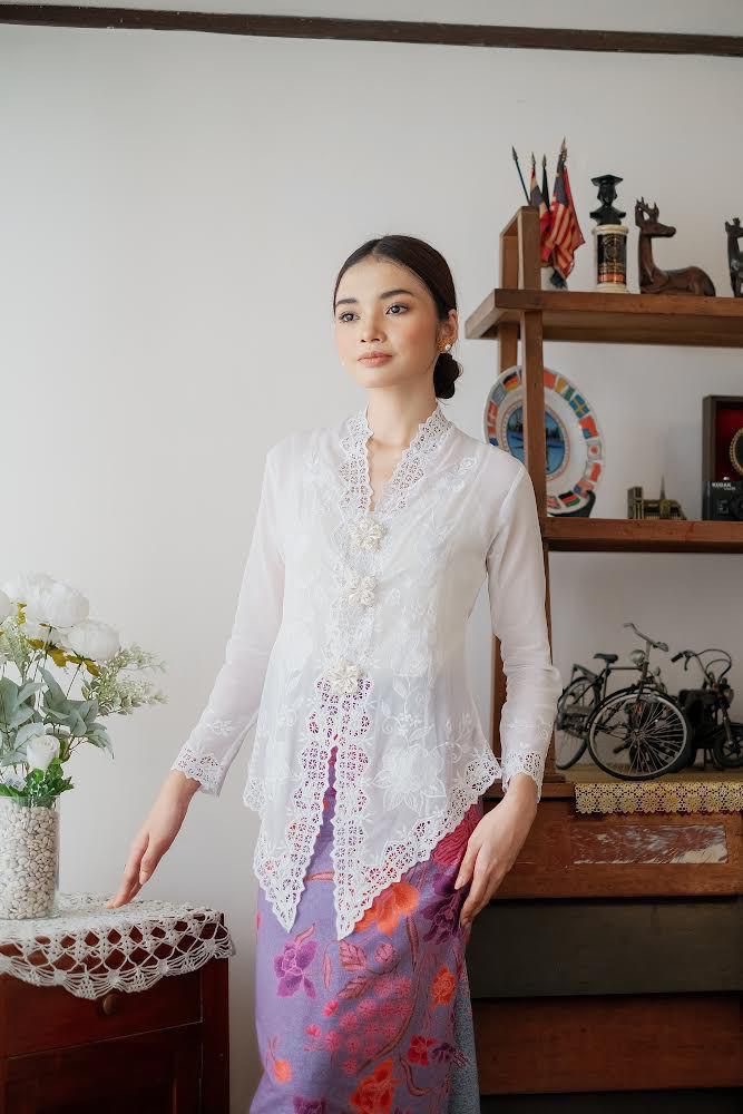 ZAALI - Kebaya Dara V Neck Kirana