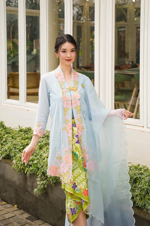 Image of ZAALI - One Set Kebaya Seruni with Skirt and Shawl