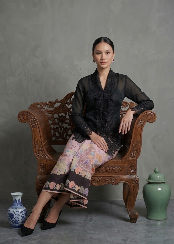 ZAALI - Kebaya Black Lotus