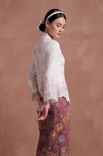 ZAALI - Kebaya Orchid Lace