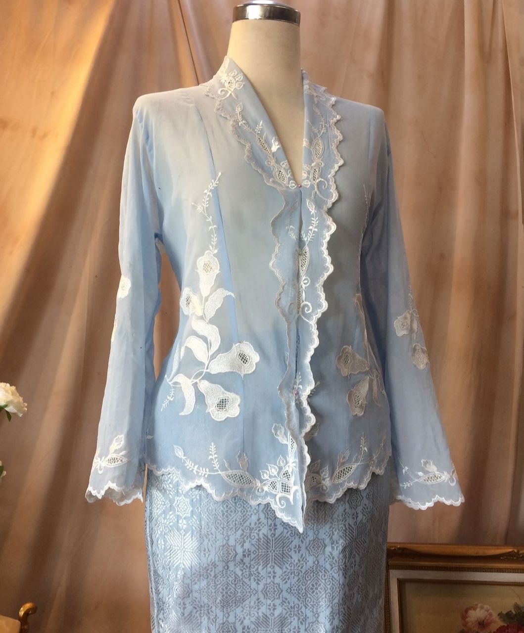 ZAALI - Kebaya Dara Calla Lilly Tutupan