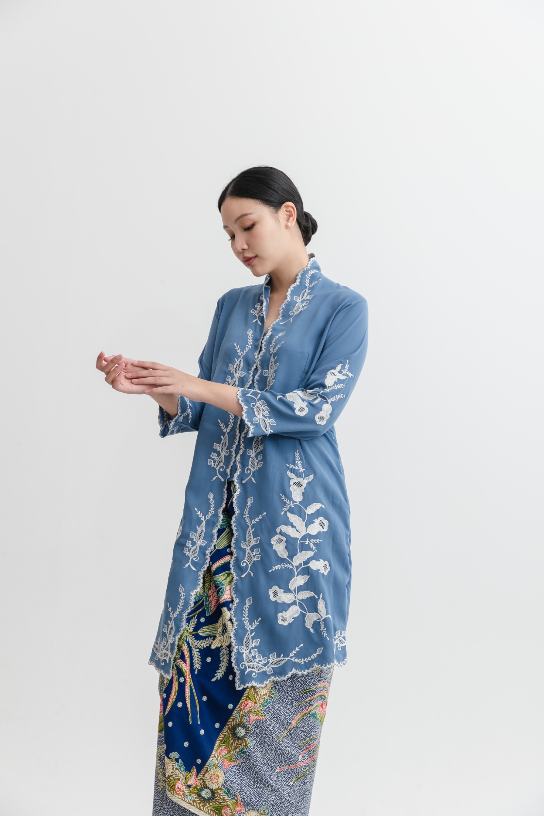 ZAALI - Long Kebaya Cala lilly