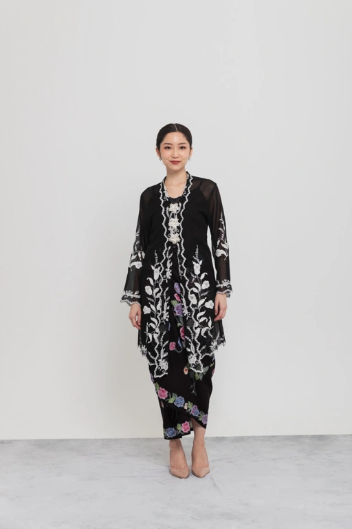 Image of Long Kebaya Kartini Cala Lilly 