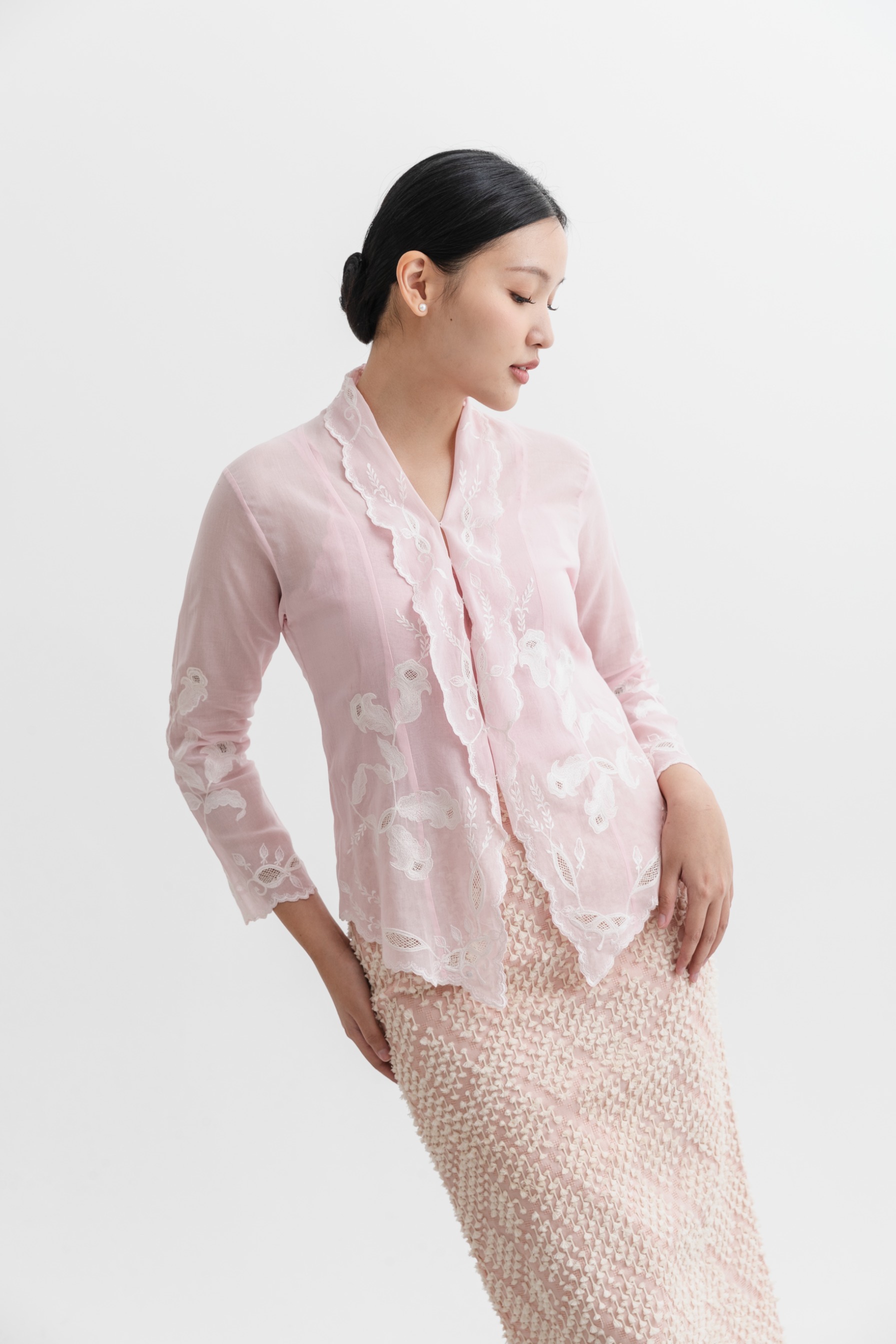 ZAALI - Kebaya Dara Calla Lilly Tutupan