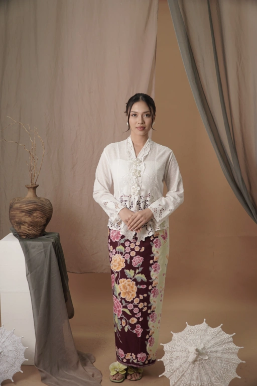 Image of ZAALI - Kebaya White Bougenville