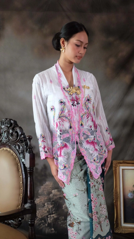 Image of ZAALI - Kebaya Dara Phoenix Embroidery