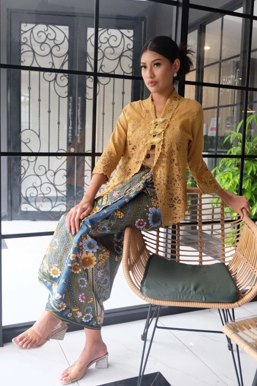 Image of ZAALI - Kebaya Dara Sakura Embroidery