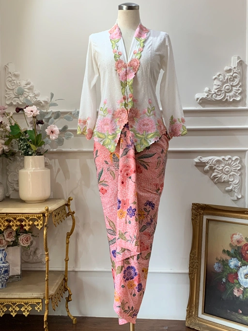 Image of ZAALI - Seruni Kebaya Encim